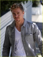 Derek Hough : derek-hough-1374343038.jpg