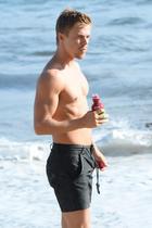 Derek Hough : derek-hough-1377207326.jpg