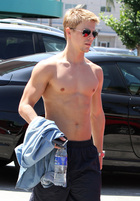 Derek Hough : derek-hough-1377207340.jpg