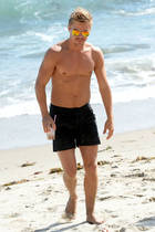 Derek Hough : derek-hough-1381283345.jpg