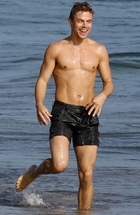 Derek Hough : derek-hough-1394549979.jpg