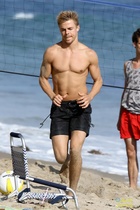 Derek Hough : derek-hough-1413591876.jpg