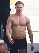 Derek Hough : derek-hough-1441892899.jpg