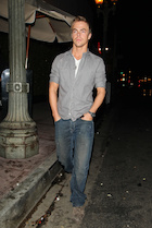 Derek Hough : derek-hough-1457421321.jpg