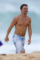 Derek Hough : derek-hough-1465868287.jpg