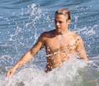 Derek Hough : derek-hough-1468517362.jpg