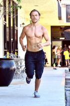 Derek Hough : derek-hough-1474326015.jpg