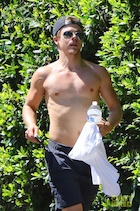 Derek Hough : derek-hough-1484416443.jpg