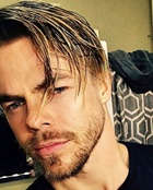 Derek Hough : derek-hough-1536878221.jpg