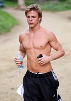 Derek Hough : derekhough_1281176538.jpg