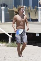 Derek Hough : derekhough_1281176570.jpg