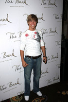 Derek Hough : derekhough_1281176756.jpg