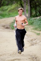 Derek Hough : derekhough_1281463983.jpg