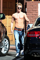 Derek Hough : derekhough_1287688568.jpg