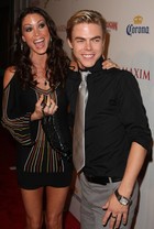 Derek Hough : derekhough_1305098218.jpg