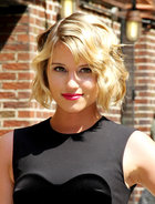 Dianna Agron : dianna-agron-1329736275.jpg