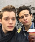 Dominic Sherwood : TI4U1458419067.jpg