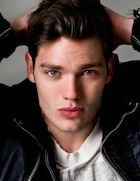 Dominic Sherwood : dominic-sherwood-1455319973.jpg