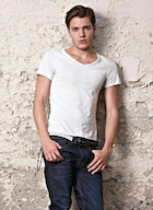 Dominic Sherwood : dominic-sherwood-1455498649.jpg