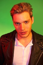 Dominic Sherwood : dominic-sherwood-1455498818.jpg