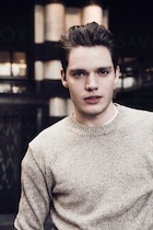 Dominic Sherwood : dominic-sherwood-1455498825.jpg