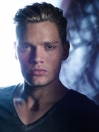 Dominic Sherwood : dominic-sherwood-1456438758.jpg