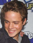 Douglas Smith : Doogie20sexy20lach.JPG