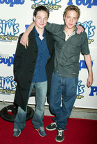 Douglas Smith : TI4U_u1253935729.jpg Douglas Smith : TI4U_u1253935729.jpg