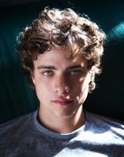 Douglas Smith : douglas-smith-1378304066.jpg