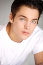 Dylan Sprayberry : dylan-sprayberry-1371052543.jpg