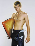 Edward Speleers : TI4U_u1214534383.jpg