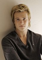 Edward Speleers : edward-speleers-1393177846.jpg