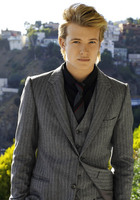 Edward Speleers : edward_speleers_1163879053.jpg