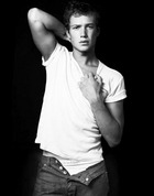 Edward Speleers : edward_speleers_1191699560.jpg