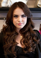 Elizabeth Gillies : elizabeth-gillies-1335407980.jpg