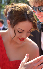 Elizabeth Gillies : elizabeth-gillies-1384115421.jpg