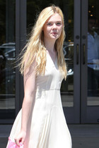 Elle Fanning : elle-fanning-1323234782.jpg