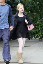 Elle Fanning : elle_fanning_1292716800.jpg