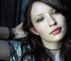 Emily Browning : TI4U_u1138231900.jpg