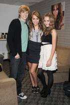 Emily Osment : TI4U_u1240425919.jpg