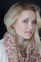 Emily Osment : emily-osment-1328105909.jpg