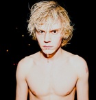 Evan Peters : evan-peters-1324496172.jpg