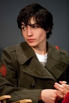 Ezra Miller : ezra-miller-1687224225.jpg