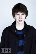 Freddie Highmore : freddie-highmore-1316235866.jpg