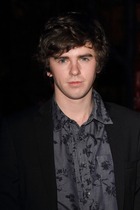 Freddie Highmore : freddie-highmore-1388031710.jpg