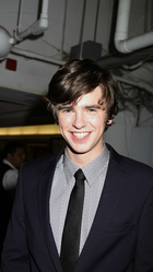 Freddie Highmore : freddie-highmore-1388032118.jpg