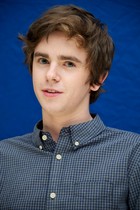 Freddie Highmore : freddie-highmore-1388071454.jpg