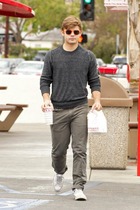 Garrett Clayton : garrett-clayton-1365011139.jpg