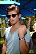 Garrett Clayton : garrett-clayton-1370282326.jpg