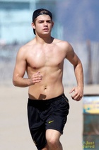 Garrett Clayton : garrett-clayton-1405437662.jpg